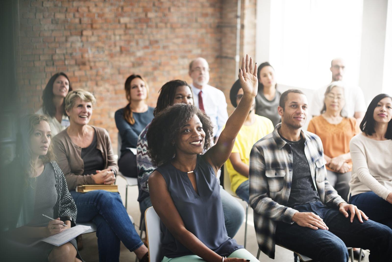 Учасники тренінгу слухають спікера
